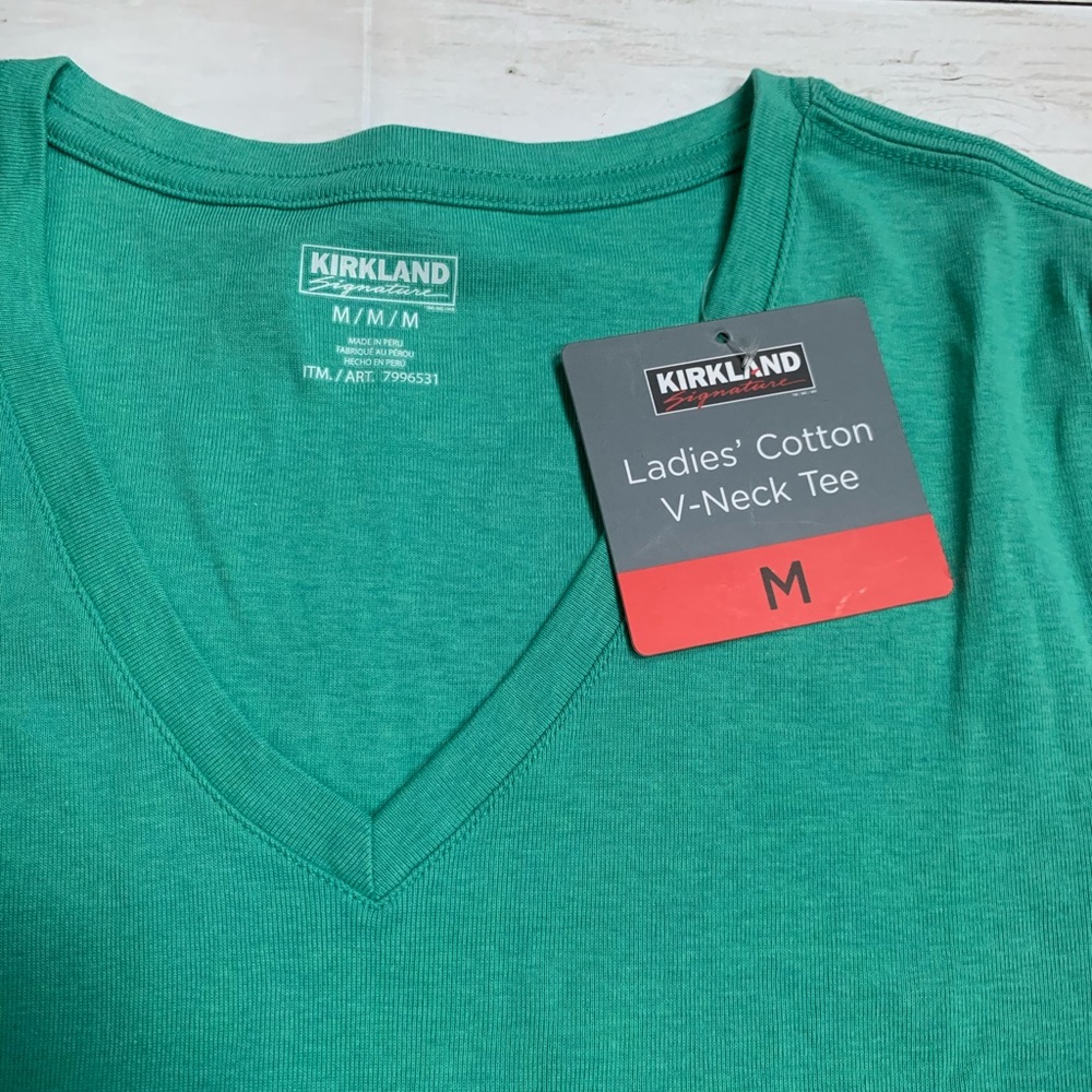 New Kirkland green v-neck cotton tee Sz. M - Picture 3 of 8